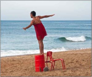 Danseur sur un bidon rouge